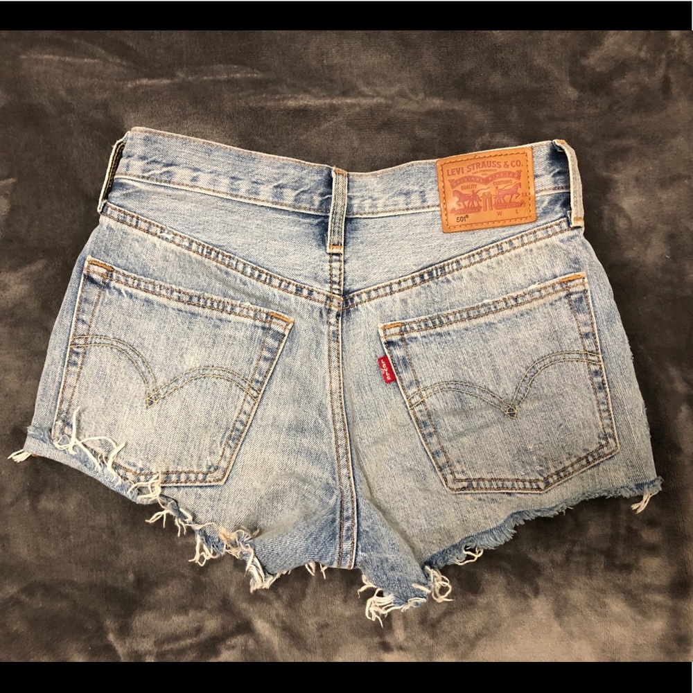 Highwaisted Levi shorts